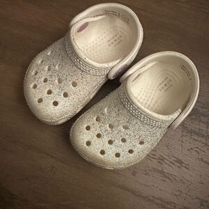 CROCS Kids Glitter Sandals - Silver and White